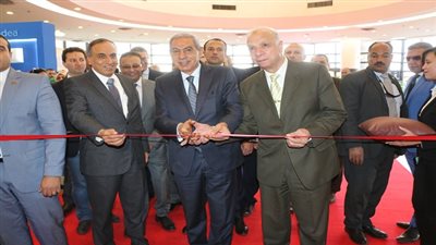 قابيل ومحافظ القاهرة يفتتحان معرض 