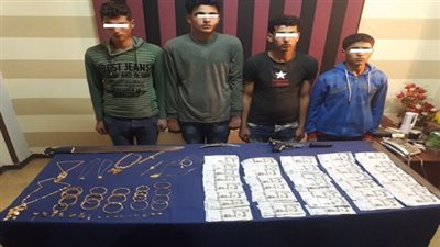 ضبط 4 أشخاص لقيامهم بإرتكاب واقعة سرقة مبلغ مالى ومشغولات ذهبية