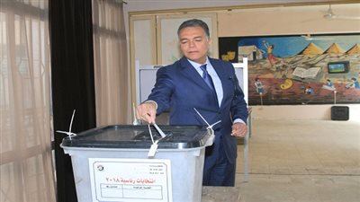 وزير النقل يدلي بصوته في الانتخابات الرئاسية في مدينة نصر 