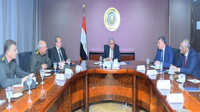 قابيل يبحث تطورات العمل داخل مدينة الأثاث الجديدة بدمياط