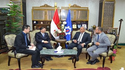 محافظ السويس يستقبل قنصل الصين بالأسكندرية والوفد المرافق له