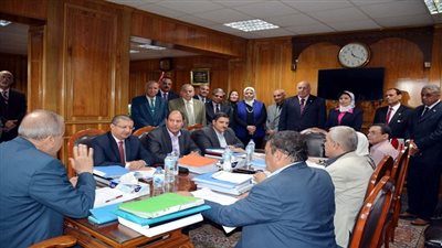 محافظ القليوبية يجتمع باللجنه العليا للقيادات لشغل وظائف قيادية