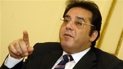 بالفيديو.. تفاصيل احتجاز أيمن نور للعاملين بقناة الشرق 