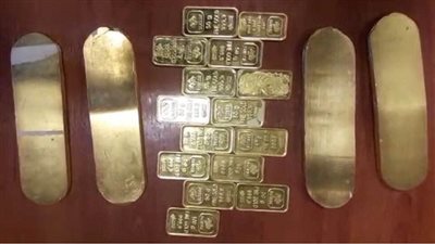 ضبط شخصين يحملا جنسية إحدى الدول الأجنبية وبحوزتهما أكثر من 4 كجم من الذهب