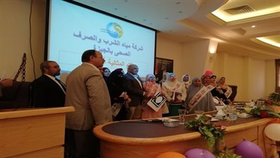 رئيس شركة مياه الجيزة يكرم ١٥ أم مثالية بالشركة 