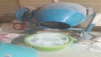 ضبط مصنع منظفات غير مرخص يقوم بإنتاج مساحيق الغسيل المغشوشة والمقلدة 