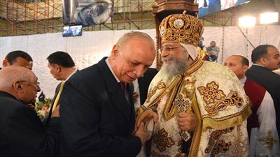 محافظ القاهرة يهنأ البابا تاوضروس بعيد الميلاد