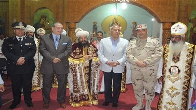 بالصور.. قيادات السويس يحضرون قداس عيد القيامة المجيد ويهنئون اقباط المحافظة