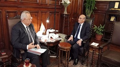 وزير الزراعة يبحث مع محافظ الشرقية سبل التيسير على مزارعي المحافظة 