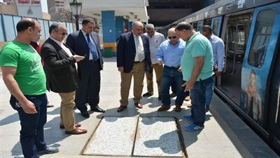 رئيس المترو والعضو المنتدب يتفقدان عدد من محطات مترو الأنفاق