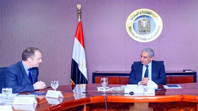 قابيل يبحث تنمية مجالات المشروعات الصغيرة والمتوسطة مع مدير مكتب منظمة العمل الدولية بالقاهرة