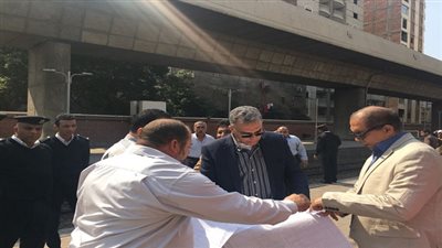 بالصور.. وزير النقل في جولة تفقدية مفاجئة لمحطة الجيزة للسكك الحديدية 