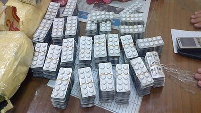 القبض على 3 عاطلين يوزعون أقراص مخدرة في حدائق القناطر