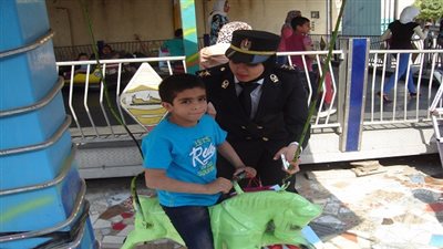 بالصور.. أمن القليوبية يوزع هدايا الأطفال على ١٠٠ طفل يتيم