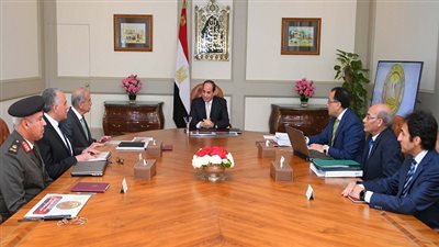 السيسي يجتمع مع رئيس الوزراء ووزراء الاسكان والري والزراعة