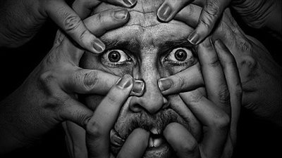 مريض نفسي يلقي بطفله من الدور الخامس ببنها