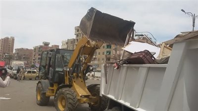 ازالة ورفع 25حالة إشغال بميدان الإسعاف بالسويس