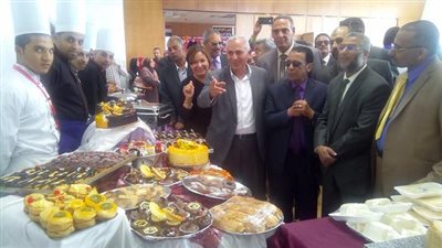 بالصور.. افتتاح المعرض التسويقى للتعليم الفنى بالسويس