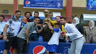 التعليم تفتتح ملعب لكرة القدم الخماسية بالإسماعيلية