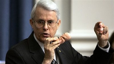 سيناتور أمريكي عن ضرب سوريا : ترامب متهور ويعرض العالم كله لخطر حرب نووية