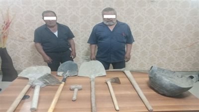 ضبط شقيقين حال قيامهما بالحفر والتنقيب عن الآثار داخل أحد العقارات 