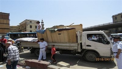 حملة أمنية إستهدفت ميدان العتبة لرفع الإشغالات وتسيير حركة المرور