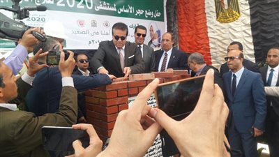  وزير التعليم العالى يضع حجر الأساس لأكبر مركز بحثى