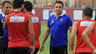 محاضرة فنية للبدري مع لاعبي الأهلي