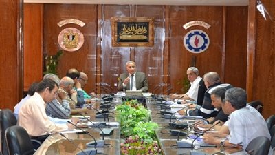 محافظة السويس تبحث انشاء 1000 صوبة زراعية لشباب الخريجين