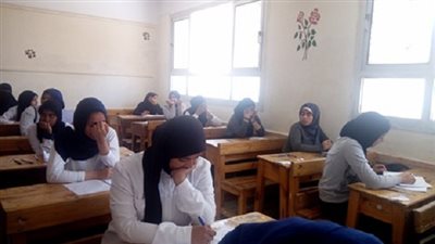 بالصور.. بدء امتحانات الفصل الدراسى الثانى للتعليم الفنى بالسويس