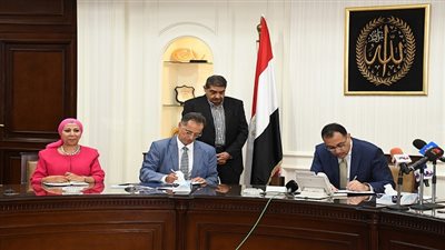 وزير الإسكان والسفير السويسري بالقاهرة يوقعان اتفاقية 