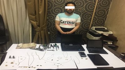 ضبط شخص بإرتكاب سرقة من داخل إحدى الشقق السكنية بالساحل