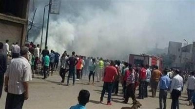 السيطرة علي حريق هائل بأحد محال الكاوتش بشبرا الخيمة