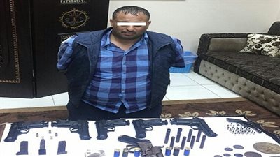 ضبط شخص لقيامه بالإتجار فى الأسلحة النارية غير المرخصة وتصنيعها 