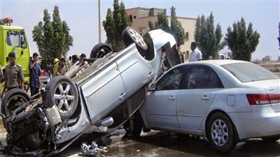 مصرع واصابة 6 اشخاص فى انقلاب سارتين نقل وملاكى بالسويس