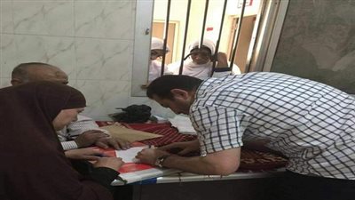 بالصور.. إحالة 24 طبيب بشري وصيدلي وممرض للتحقيق بشبين القناطر 