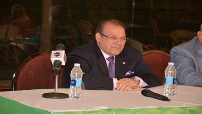 في ندوة بنادي الجزيرة الدكتور حسن راتب يلقي قصيدة في حب سيناء بعنوان عشقت الليل 