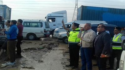 بالصور.. محافظ السويس ينتقل لمنطقة السخنة لمتابعة موقف السيول