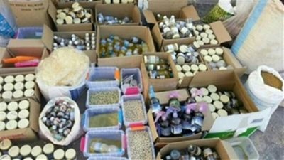 ضبط صاحب مصنع لتعبئة المواد الغذائية لاستخدامه سلع مجهولة المصدر بشبرا