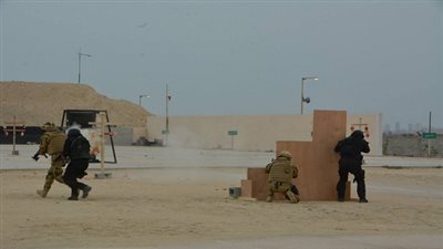 تدريب مشترك على اقتحام منشأة وطائرة مختطفه وتحرير الرهائن وإنقاذ المصابين 