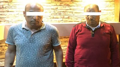 ضبط شخصين إتخذا من أحد المحال التجارية مركزاً للإتجار غير المشروع فى النقد الأجنبى