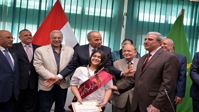 محافظ القليوبية يكرم الطلاب المتفوقين بمدرسة السلام الخاصة ببنها