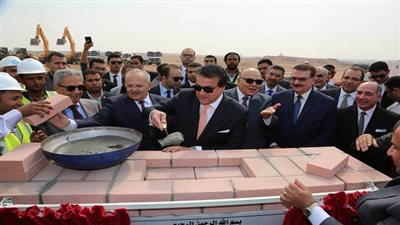 عبد الغفار يضع حجر أساس الفرع الدولى لجامعة القاهرة بمدينة السادس من أكتوبر