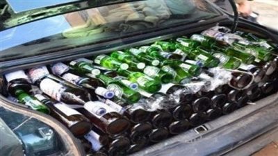 القبض على عامل بحوزته 354 زجاجة مواد كحولية بكفر شكر