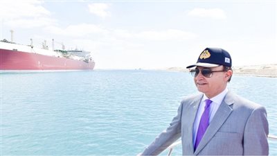 الفريق مميش: قناة السويس تسجل رقماً قياسياً بعبور 53 سفينة