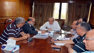 محافظ القليوبية يناقش التصميم الهندسي للمحطة الوسيطة المزمع إنشائها بشبرا الخيمة 