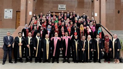 بالصور..جامعة المنصورة تحتفل بتخرج الدفعة الأولى لبرنامج الدراسات العليا فارما دى بكلية الصيدلة 