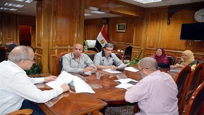 محافظ القليوبية يناقش إنشاء مجمع مدارس بطوخ على مساحة 3000 متر