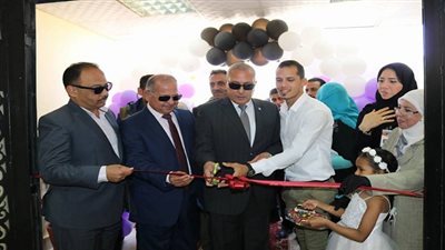  بالصور.. محافظ السويس يفتتح مركزي التكنولوجيا باحياء الجناين وعتاقة