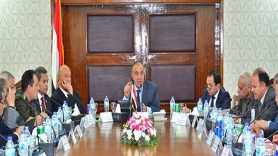 اجتماع وزير التنمية المحلية مع سكرتيرى عموم المحافظات 